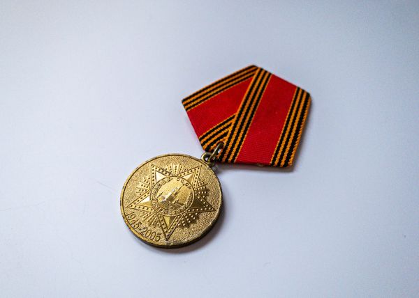 Découvrez la beauté de la médaille de la sainte famille en or
